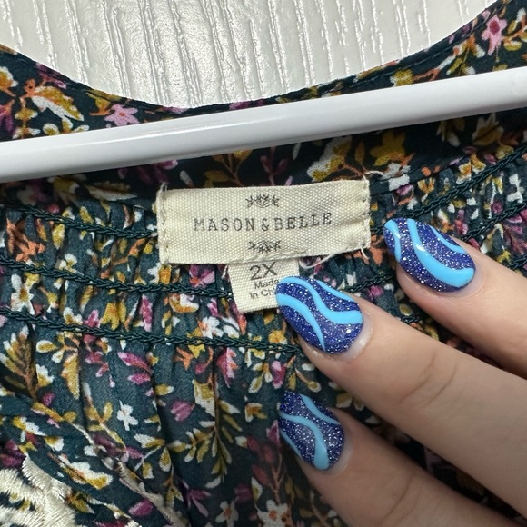 Floral Embroidered Women's Top - Picture 2 of 4